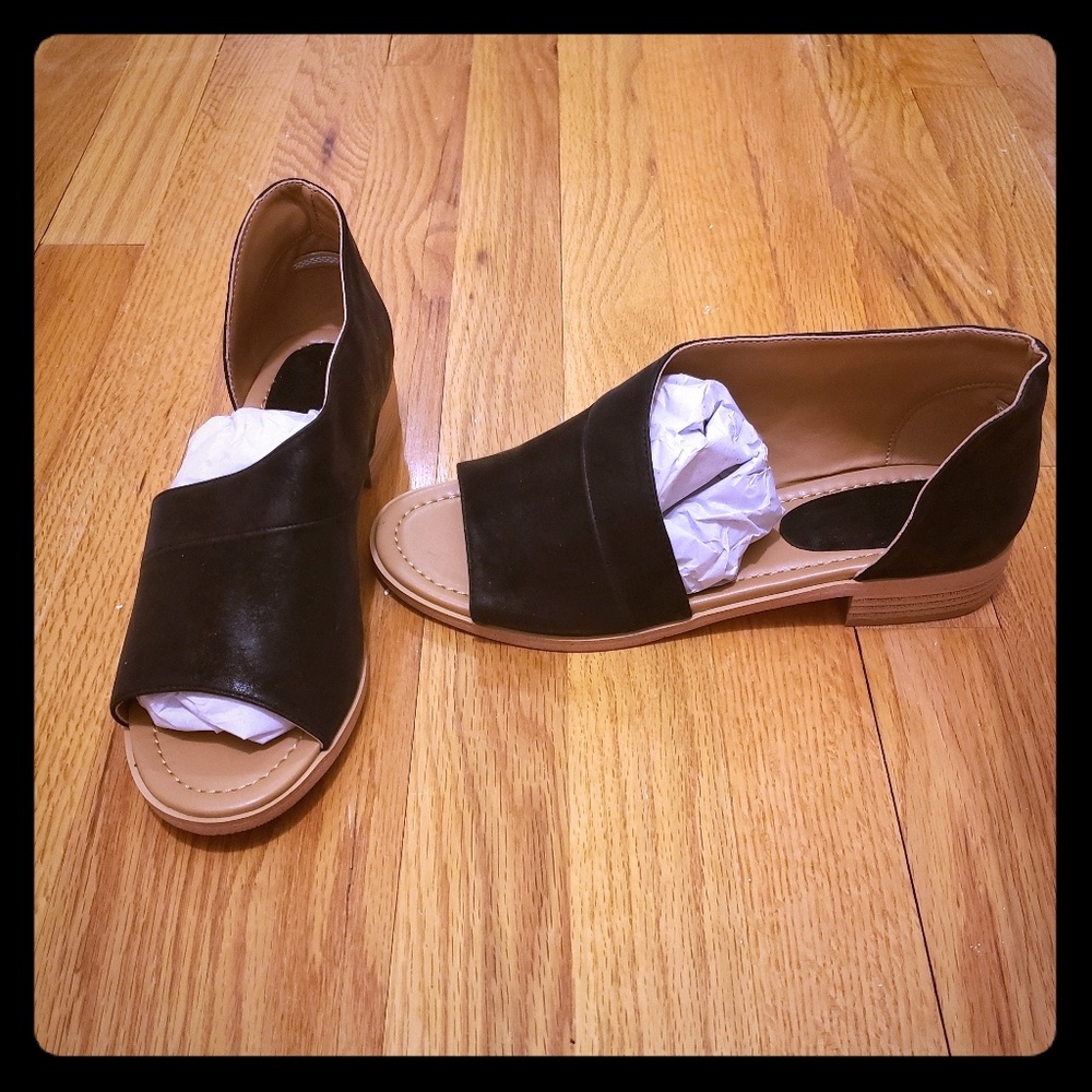 NWOT, never worn Black Flats
